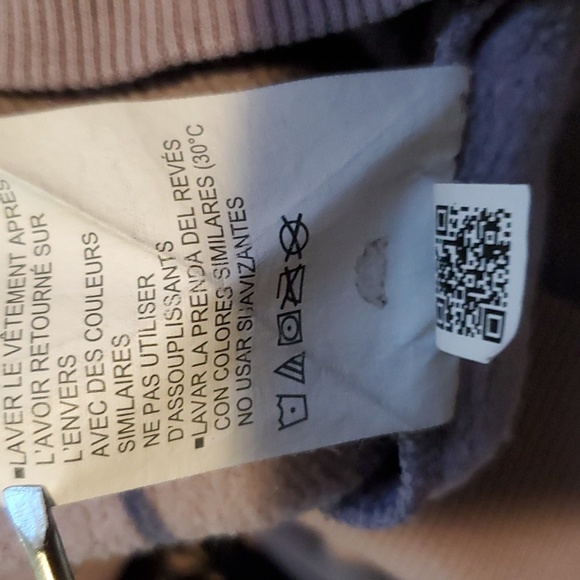 COPY - Under Armour hooded sweat shirt. - Picture 5 of 5